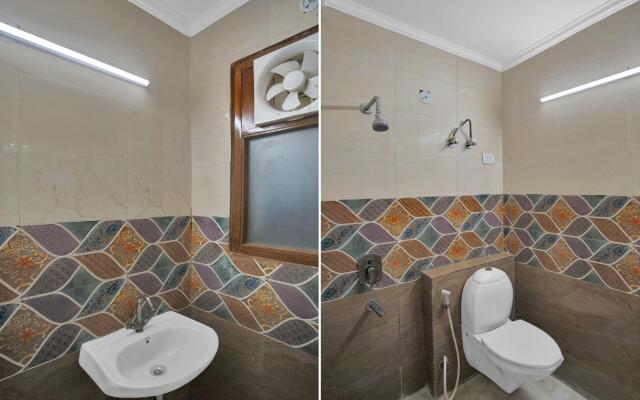 OYO 82100 Golden Residency