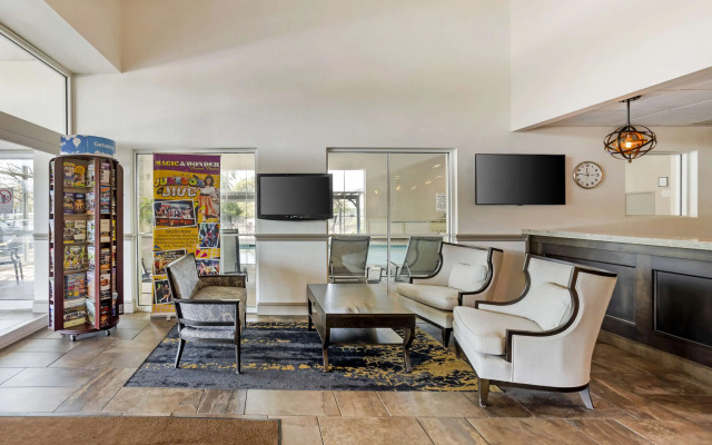 Best Western Plus Revere Inn & Suites