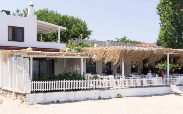 Daphnis Hotel