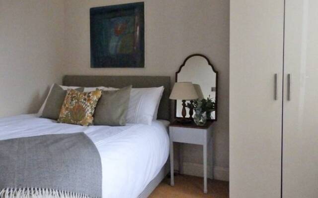 Lovely 2 Bedrooms Apartment Near Queens Park