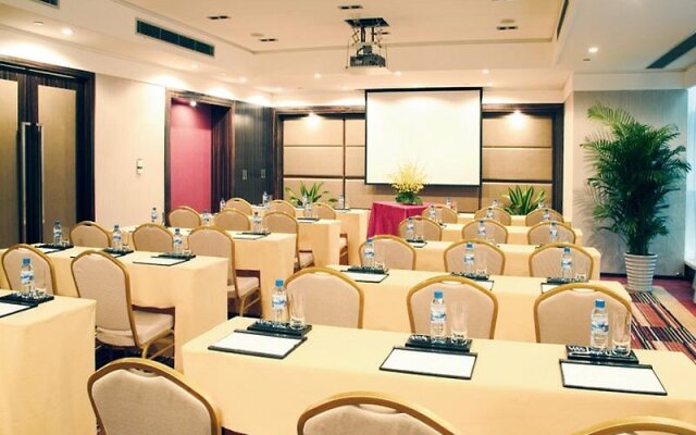 Howard Johnson by Wyndham Huaihai Hotel Shanghai
