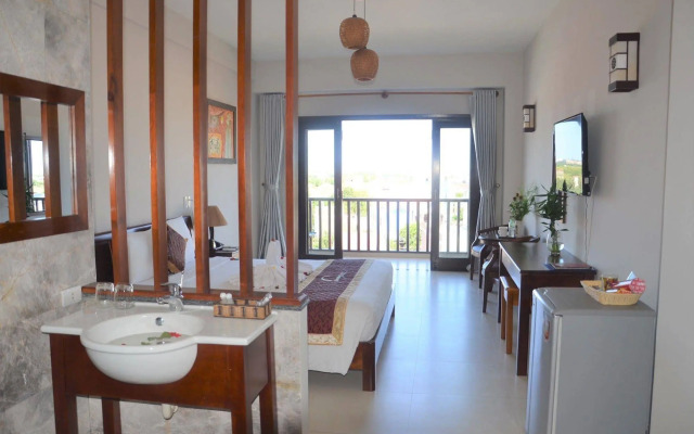 Sunshine Hotel