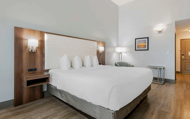 Best Western Plus First Coast Inn & Suites