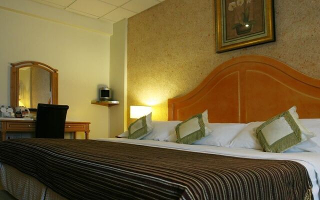 Gulf Paradise Hotel