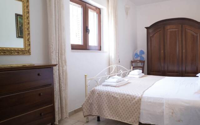 Trullo Paan Pascarosa Ostuni by Typney