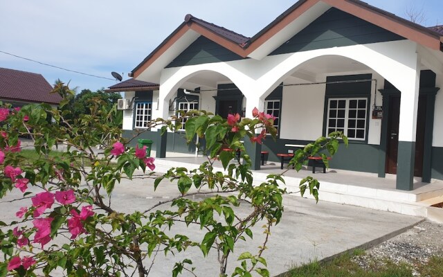 4 Bedroom Bungalow With Private Pool