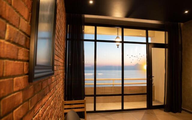 Lovely 1-bedroom condo with pool
