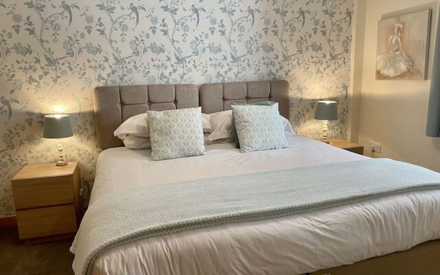 La Scala Inverness City Apartment