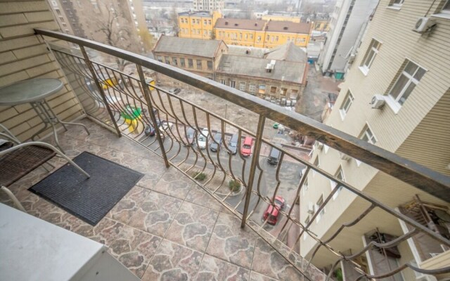 Kievapts Gorkogo 72