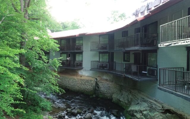 Bear Creek Inn