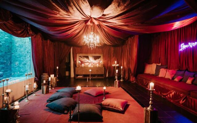 Kings Mansion for 26 guests!