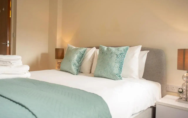 Moorgate Apartments by MySquare