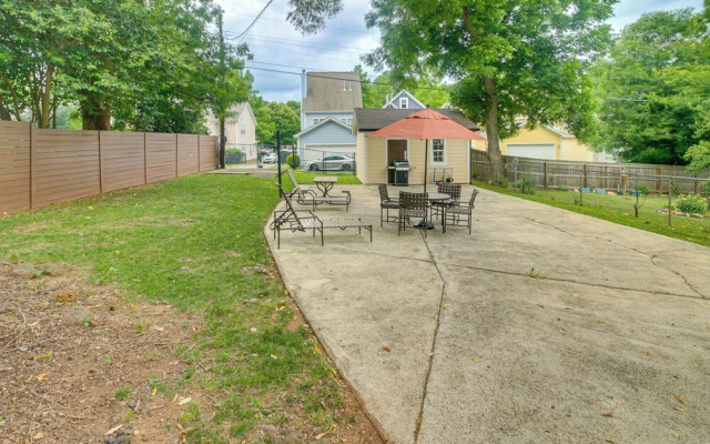 Charlotte Home w/ Yard - Near Spectrum Center!