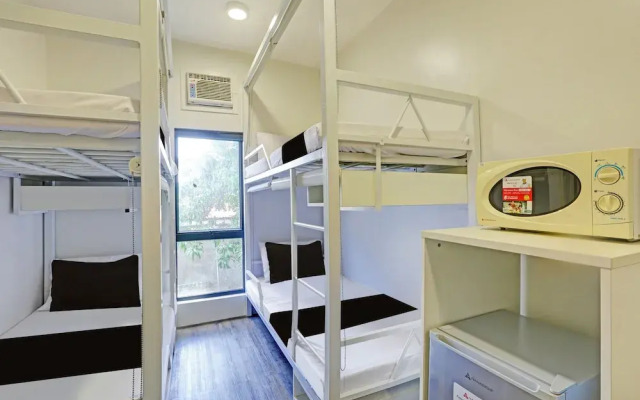 MyTown Madrid, Classy Hostel Bunkbeds Makati Metro Manila