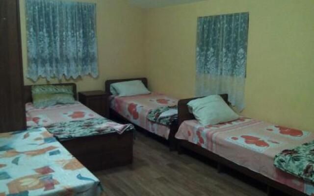 Roza Guest House