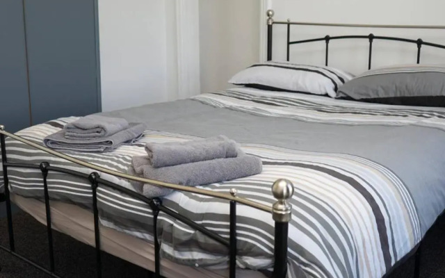 Hullidays - University Side Lg 4 bed House