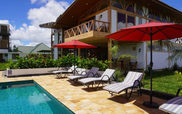 Moyoni Africa Lodge & Tours