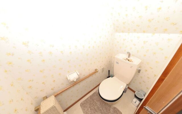 Namba East House01