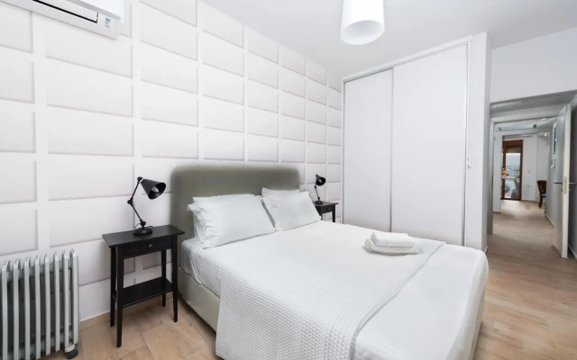 Ritas Modern In-City House