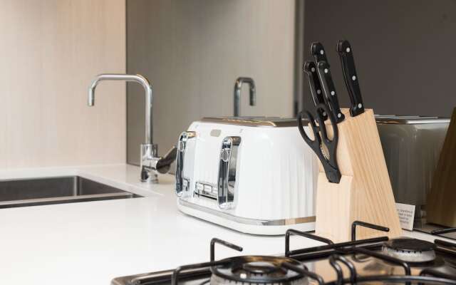 Frangipanistays at 589E