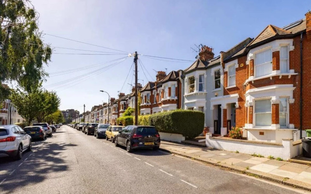 The Fulham Bolthole - Beckoning 2bdr Flat With Garden