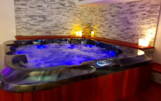 Suite room jacuzzi sauna privatif illimité Clisson