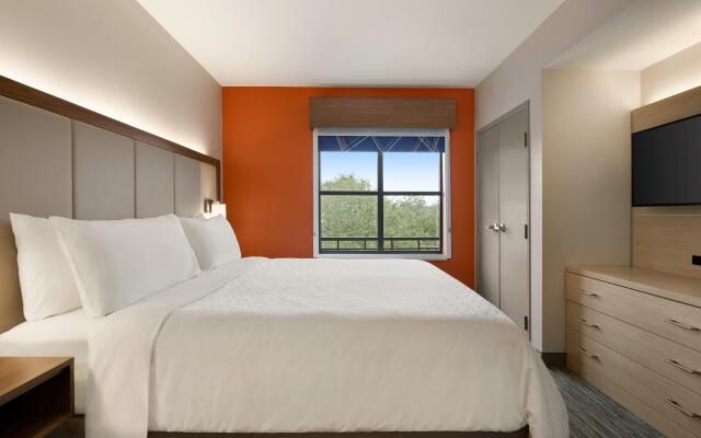 Holiday Inn Express & Suites Mt. Pleasant by IHG