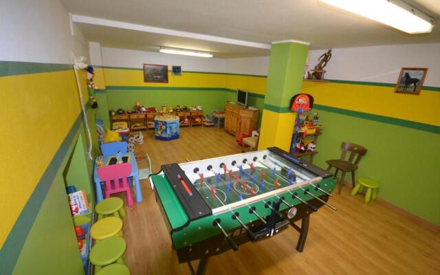 Paradise Lodge