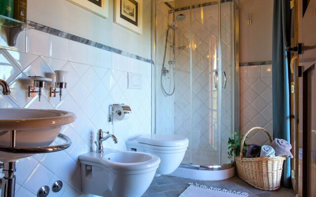 Lavish Peccioli Villa