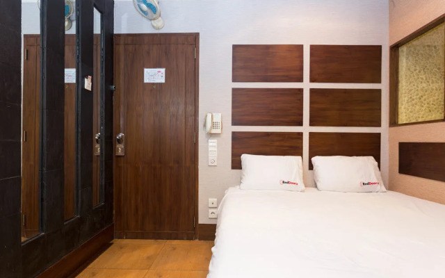 RedDoorz near Waterboom Lippo Cikarang