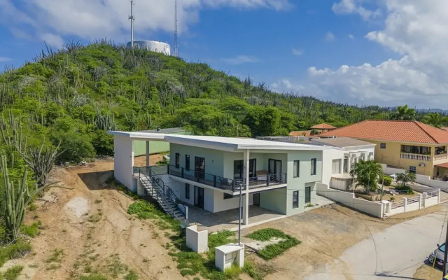 Modern NEW 2br1ba Nature Escape Great Location