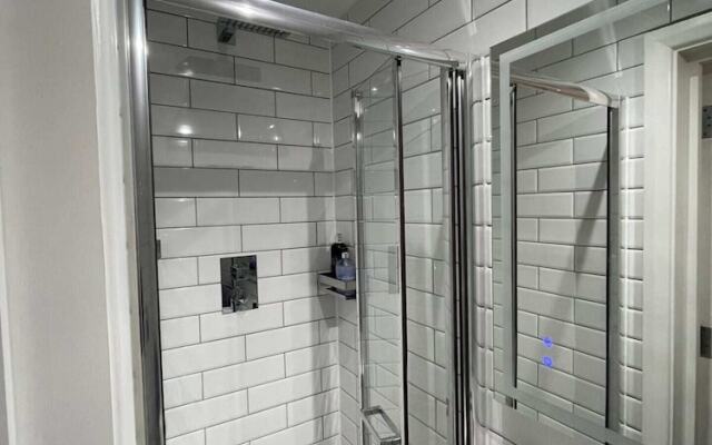 Stunning 3BD Maisonette W/balcony - Old Street!