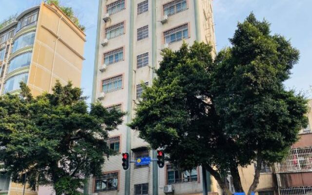 Poshtel (Canton Tower Consulate)