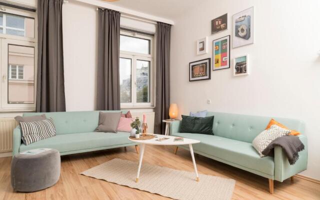 Spittelau Chillout Lounge by ichbucheAT