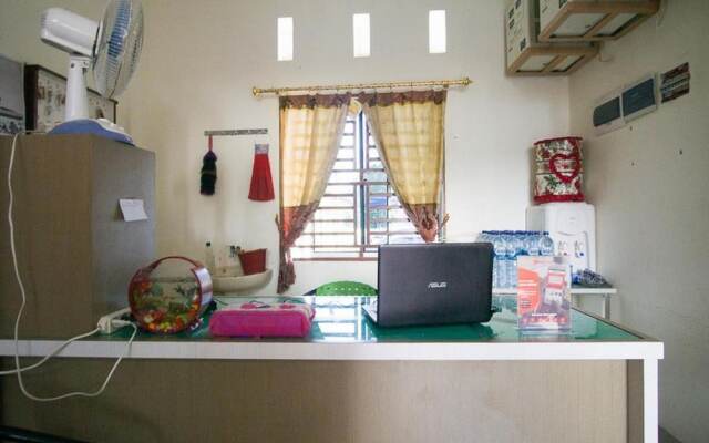 Perhatian II by RedDoorz