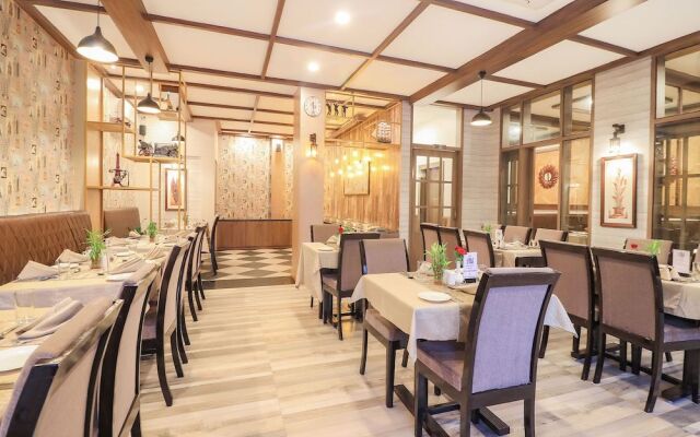 OYO 7583 Hotel Suraj Palace 1