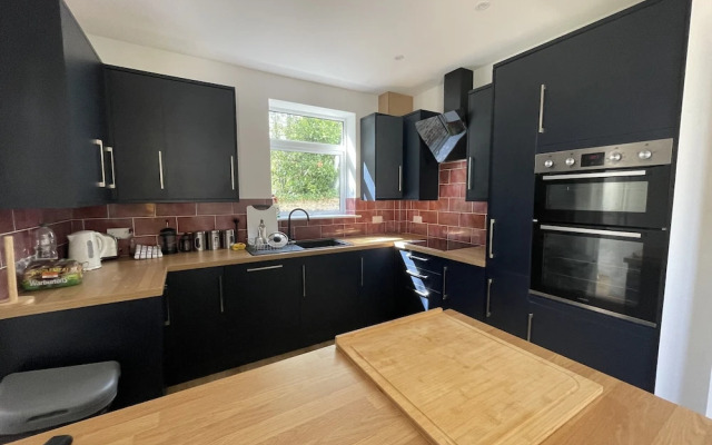 Inviting 5-bed House in Eastbourne