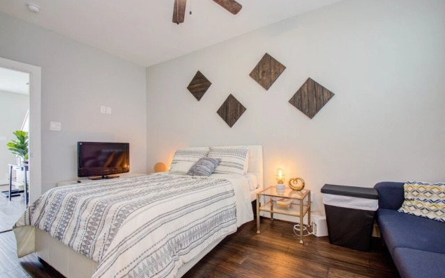 Cozy Downtown Modern Townhome