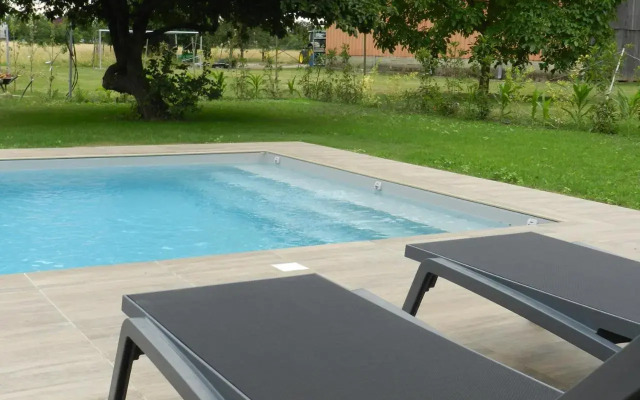 Gîte autonome, La grange a foin, piscine !