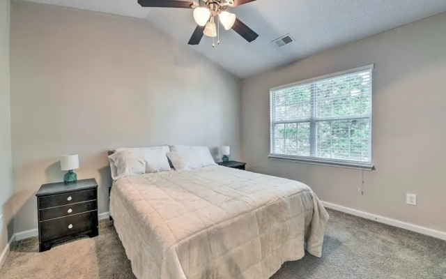 Chic Charlotte Townhome w/ Community Pool
