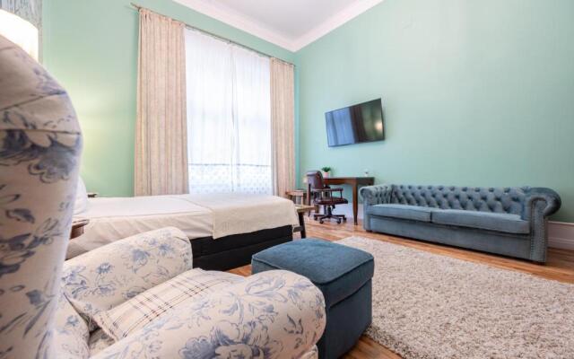 Victoria Apartment 1901