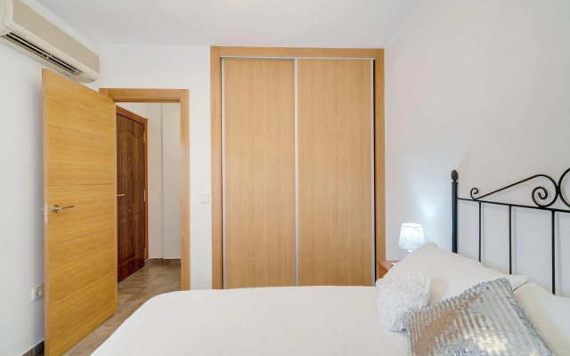 Snug holiday home in Villamartin with garden