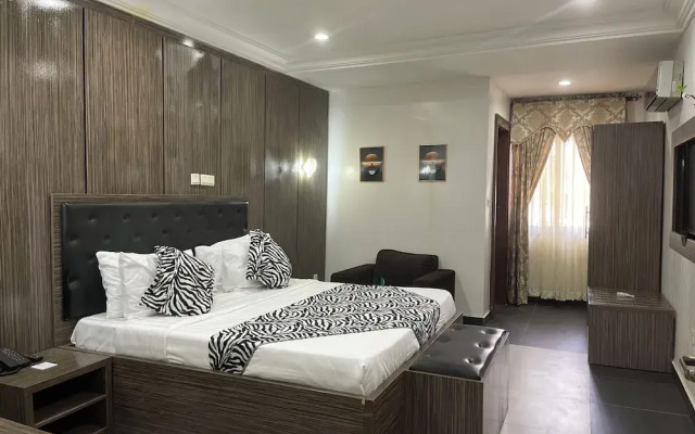 AA Hotel & Suites