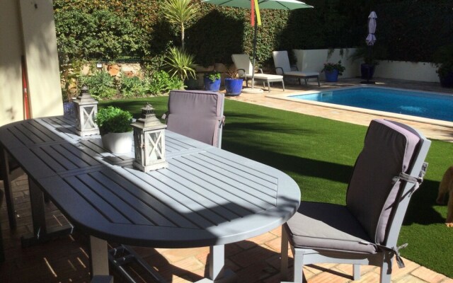 Beautiful 2-bed Villa in Quinta do Lago With Pool