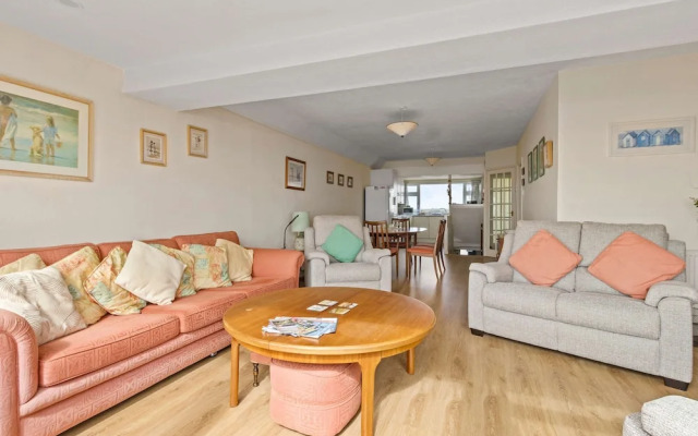The Coastal Crab - Family-friendly Three-bed Beach House in Pevensey