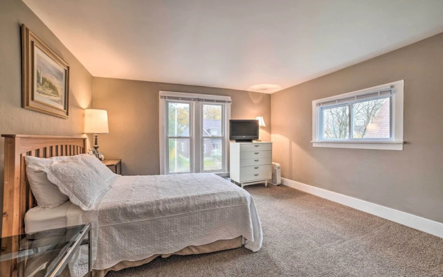 Manistee House w/ Deck: 1/2 Mi to Riverwalk!