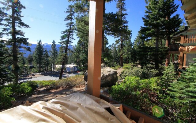 Discovery 4 Condominiums