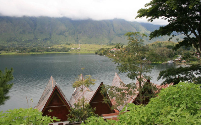 Pandu Lakeside Hotel Tuktuk