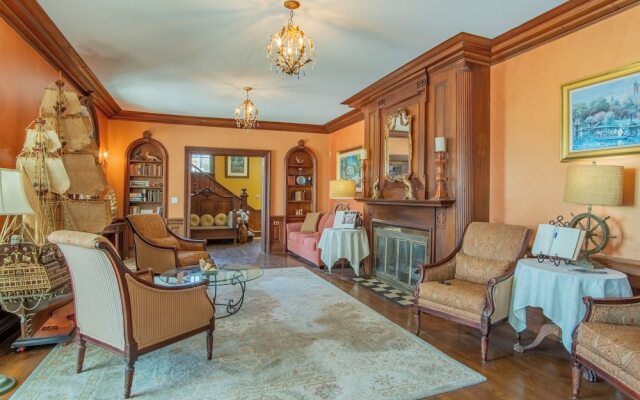 The Yankee Clipper Inn