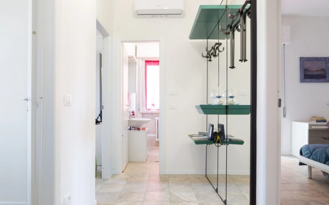 Parma Railway Station Apartment with Garage